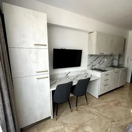 Оникс Студио Apartment Elenite