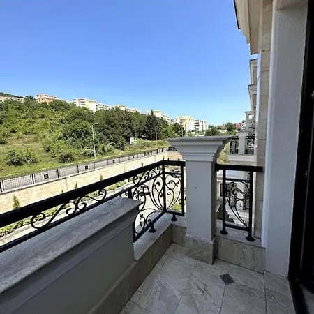 Оникс Студио Apartment Elenite